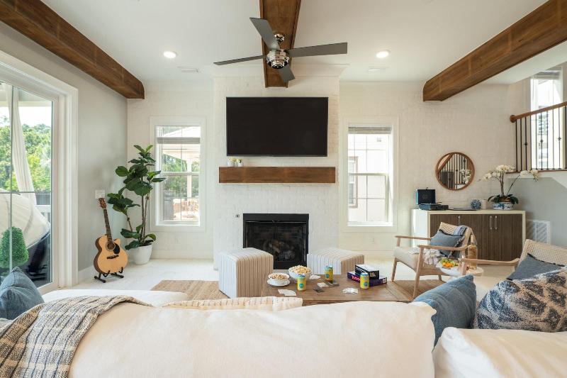 Edgewater By Avantstay Gorgeous Character Lakefron - photo 17