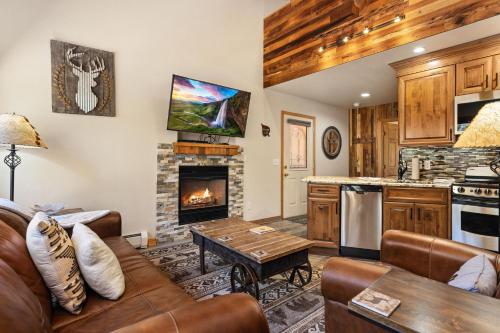 Creekside Suites 03 by Estes Park Condos — 4-Star Luxury Hotel in Estes Park, United States