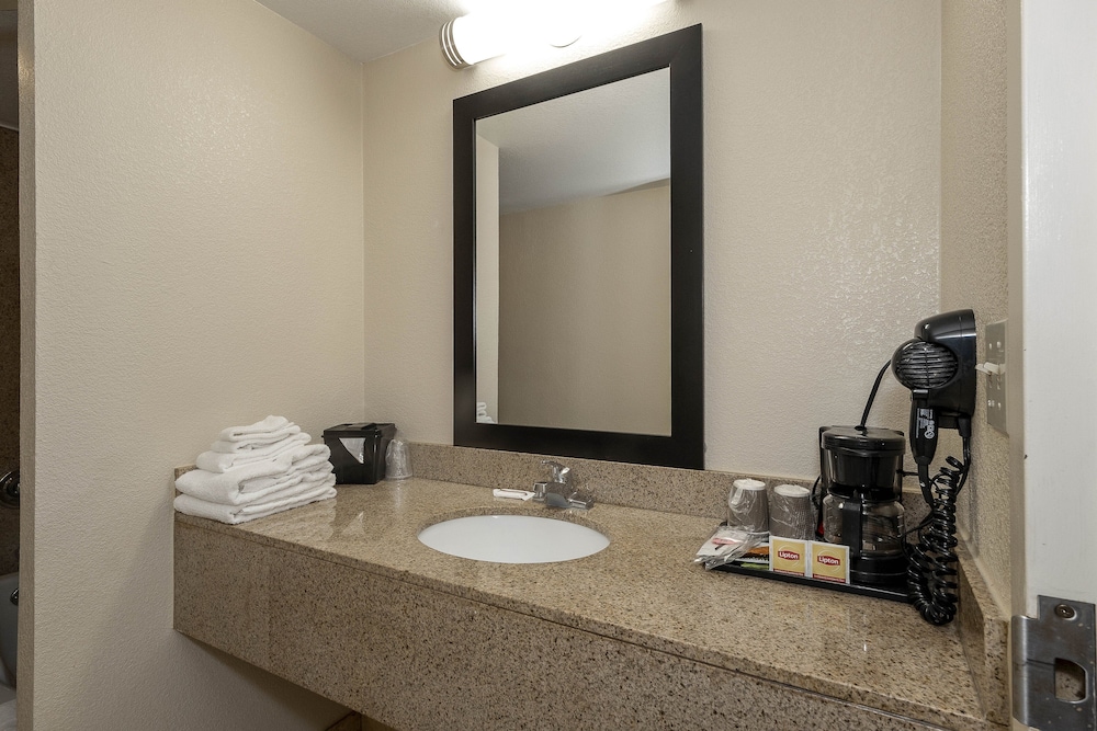 Red Roof Inn Bordentown McGuire AFB - photo 24