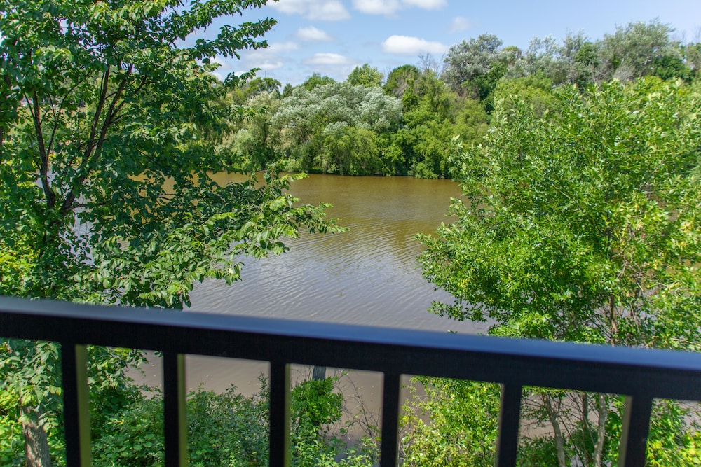 Watershed Hotel - photo 28