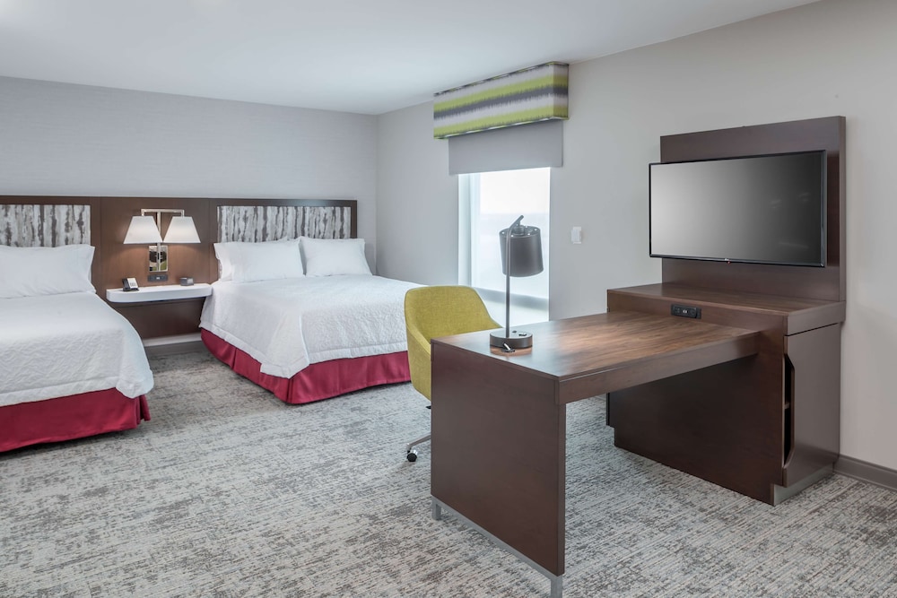 Hampton Inn & Suites Cape Canaveral Cruise Port - photo 10