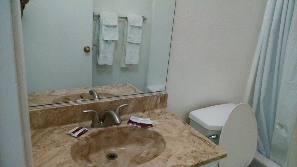 Backcountry Inn Motel - photo 11