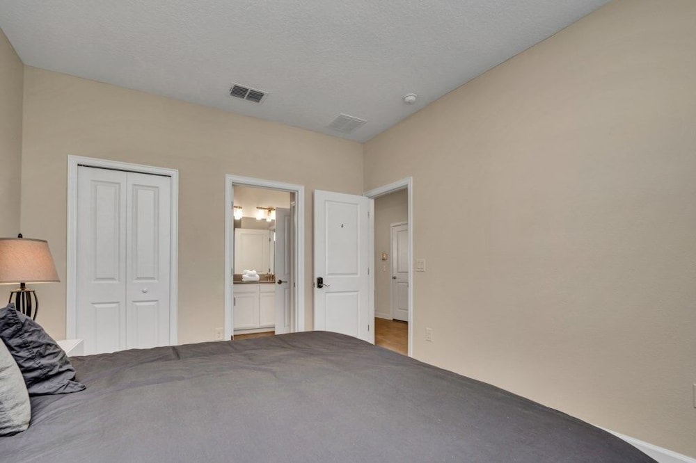8 Bed Pool spa In Champions Gate Resort 8 Bedroom Villa by Redawning — 4-Star Luxury Hotel in Kissimmee, United States