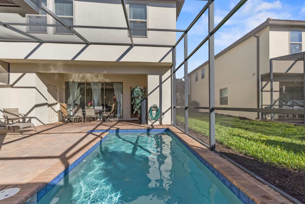 Beautiful Townhome With Splash Pool and Game Room - photo 37