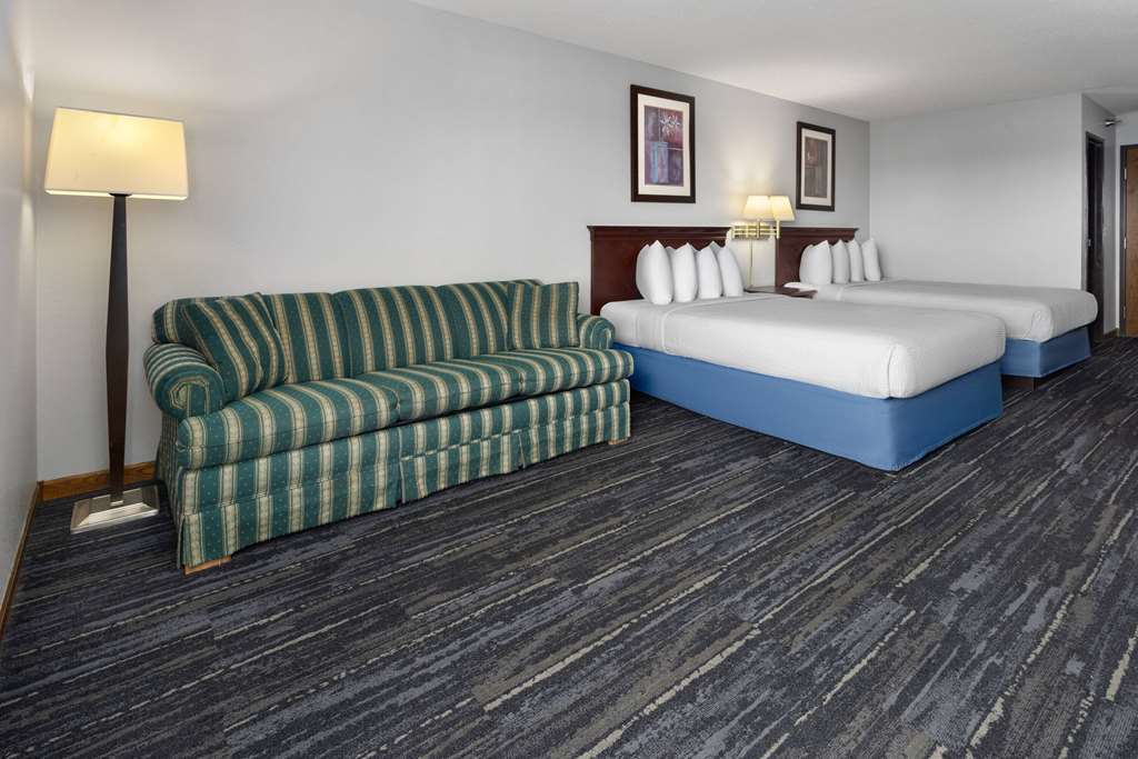 Days Inn by Wyndham Iron Mountain - photo 23