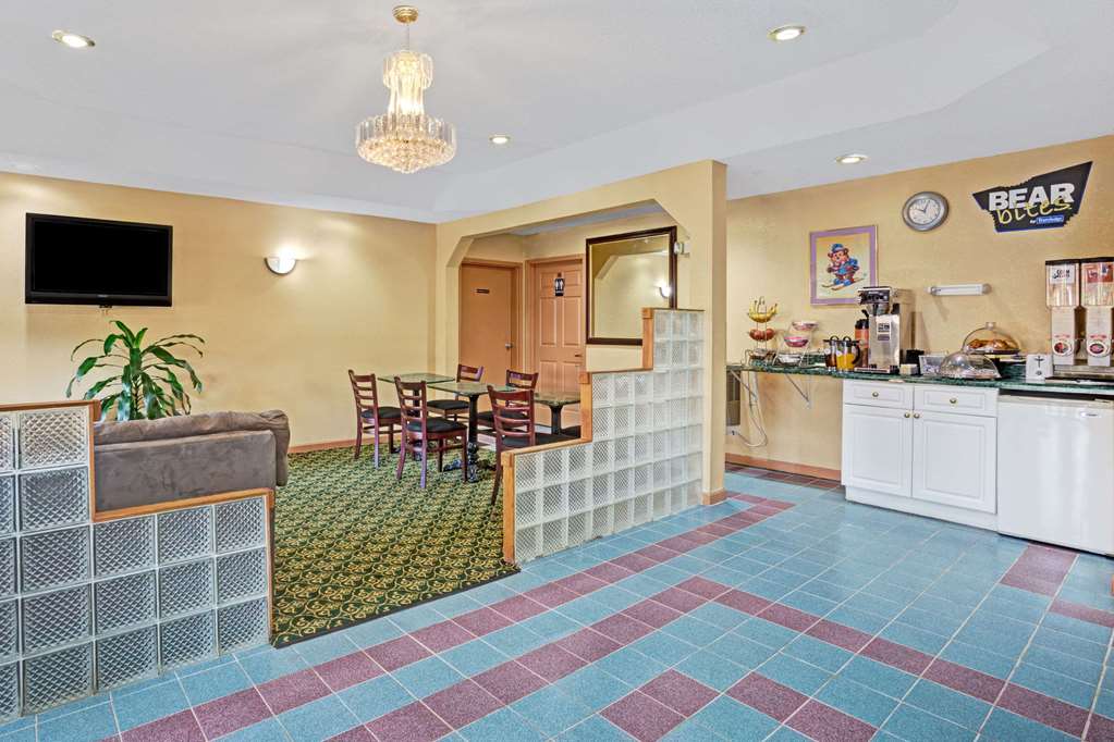 Travelodge by Wyndham Forest Park Atlanta South - photo 13