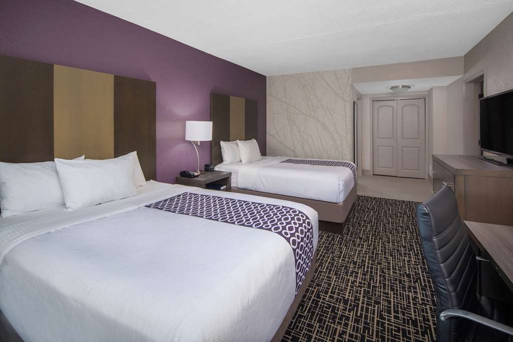 La Quinta Inn & Suites by Wyndham Chattanooga East Ridge - photo 38