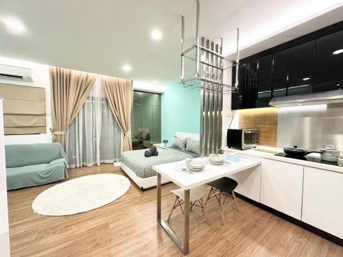 Symphony Tower Studio High Floor Self Check in Free Parking Free Netflix 200mbps WIFI WIFI in Unknown City, Malaysia