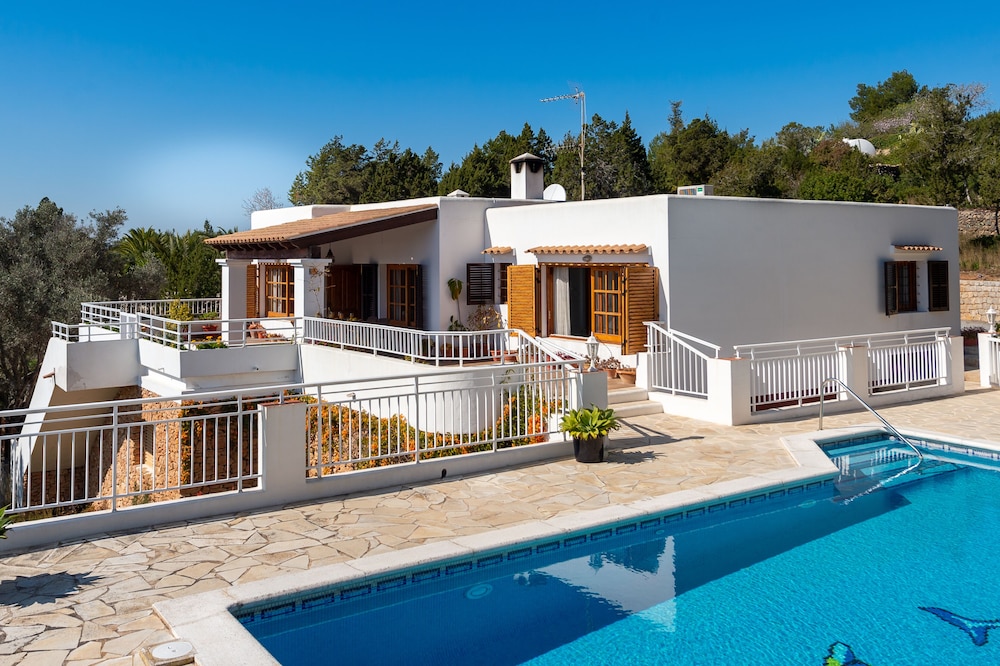 Villa Bella Vista Peralta — 4-Star Luxury Hotel in Santa Eularia Des Riu, Spain