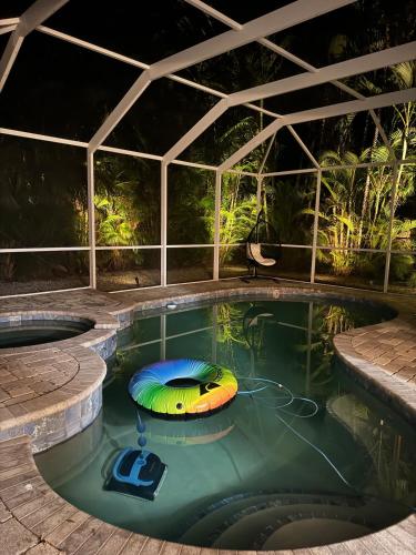 Wares Creek Pool Cottage near beach and IMG — 4-Star Luxury Hotel in Bradenton, United States