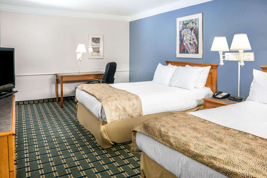 Days Inn by Wyndham Houston - photo 6