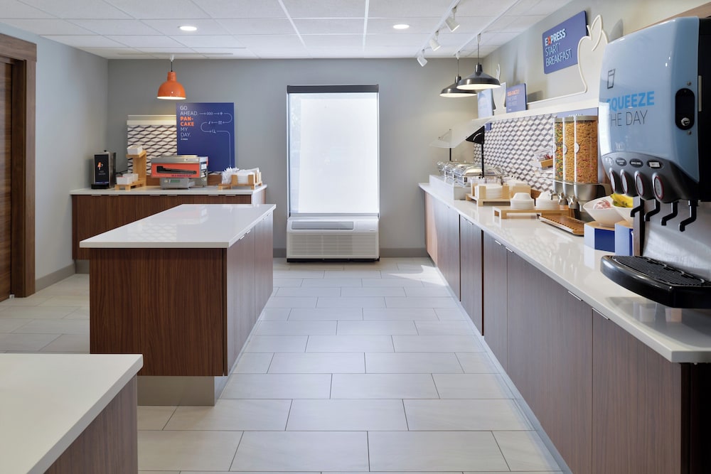 Holiday Inn Express Hotel and Suites Marysville by IHG - photo 67