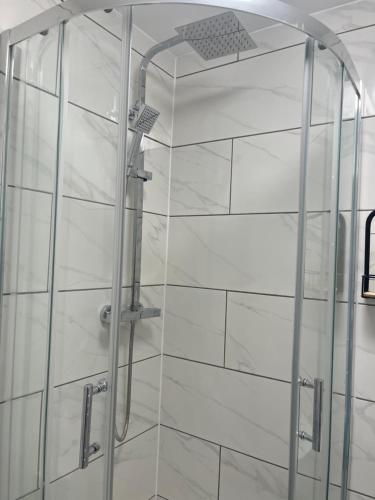 Self Contained Room En Suite With Separate Lockable Front Door Located In An Exclusive Area 19512027 — Wednesbury