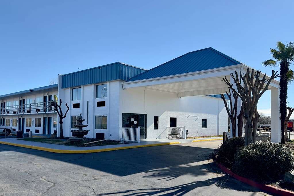 Baymont by Wyndham Rock Hill - carbon neutral hotel in Rock Hill