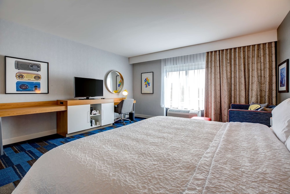 Hampton Inn & Suites Boston Waltham - photo 10