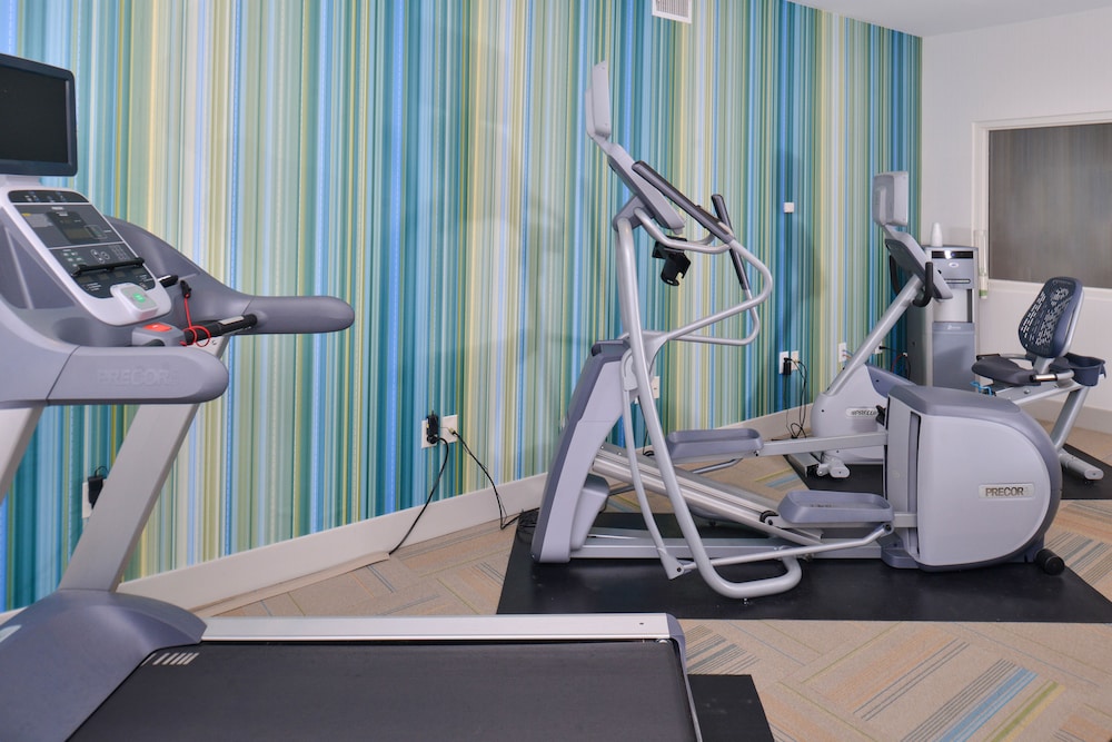 Holiday Inn Express and Suites Stevens Point by IHG - photo 25