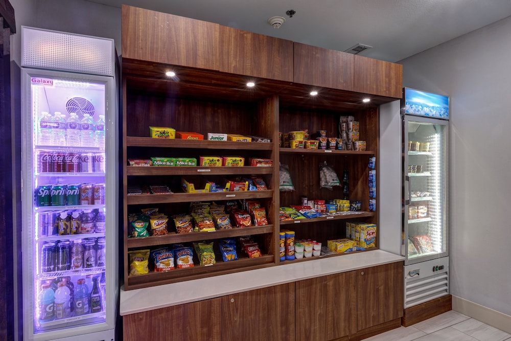 Holiday Inn Express & Suites Shelbyville Indianapolis by IHG - photo 33