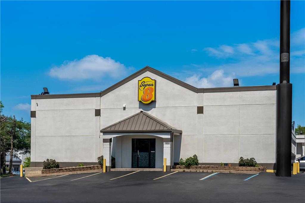 Super 8 by Wyndham Brownsburg - photo 6