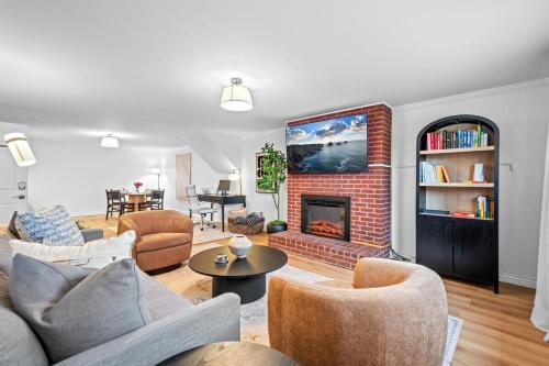 Quiet Denver Hampden Neighborhood Tech Center in Denver, United States