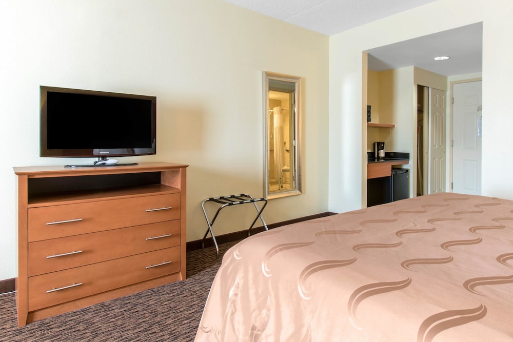 University Hotel & Suites Shippensburg Trademark by Wyndham - photo 6