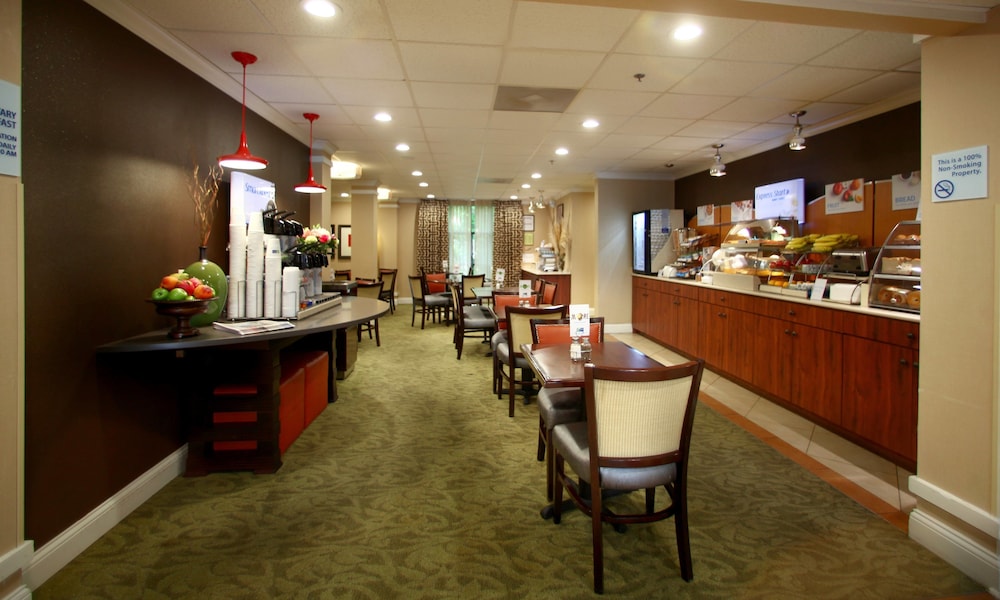 Holiday Inn Express Atlanta Emory University Area by IHG - photo 49