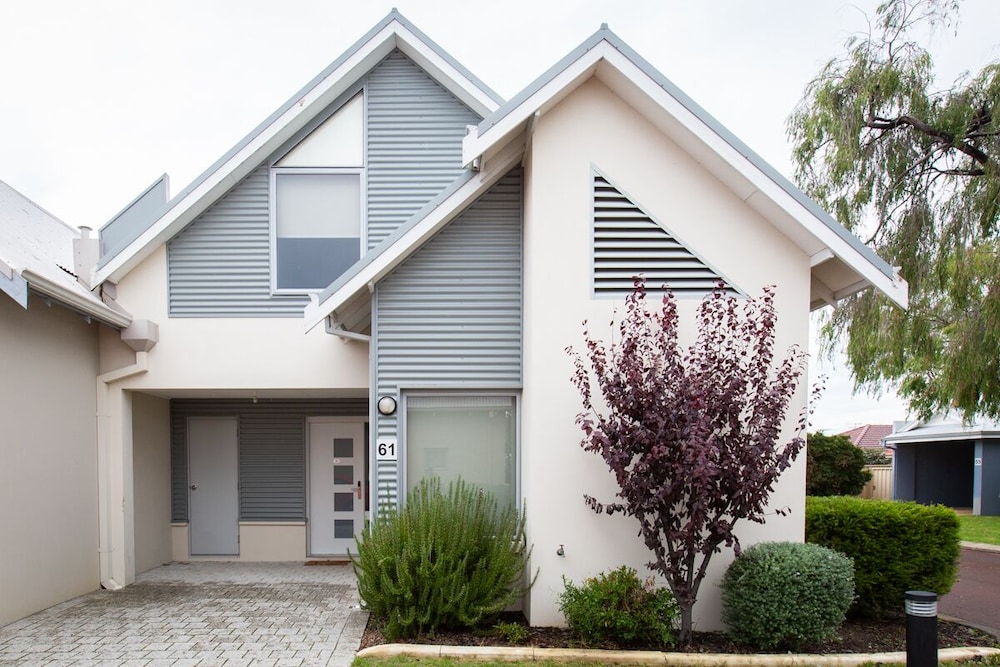 Oceanside U61 at Cape View Resort Broadwater — hotel in Broadwater