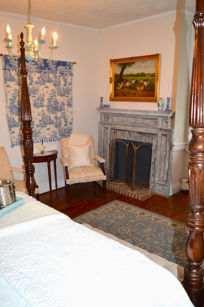 The Historic Fairfield Inn 1757 - photo 7