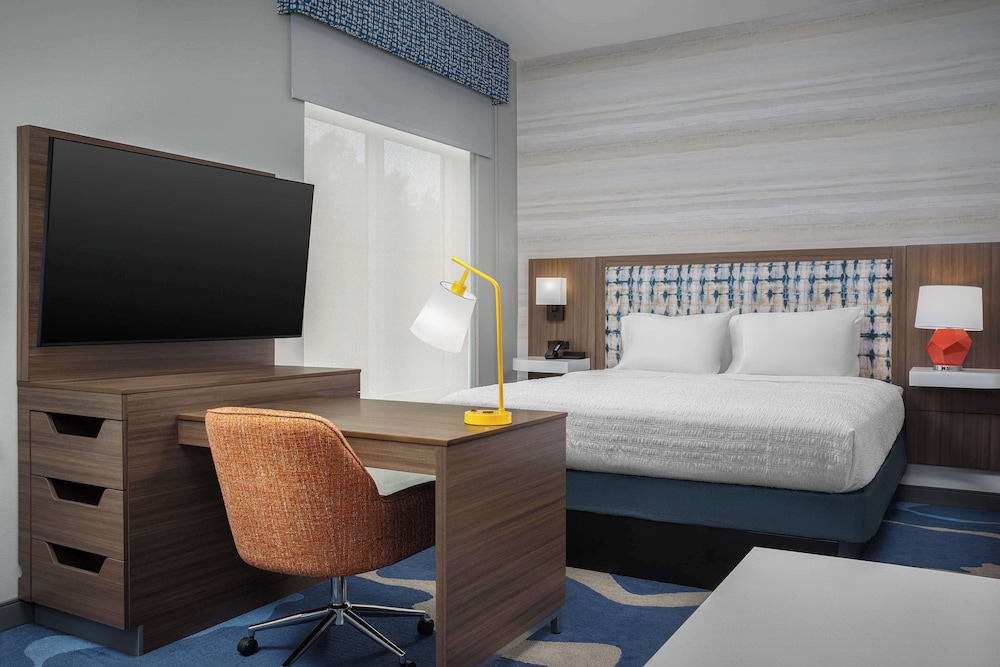 Hampton Inn and Suites by Hilton Naples South - photo 9