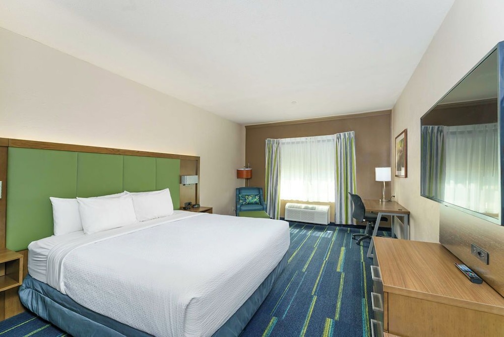 Triple Play Resort Hotel & Suites - photo 20