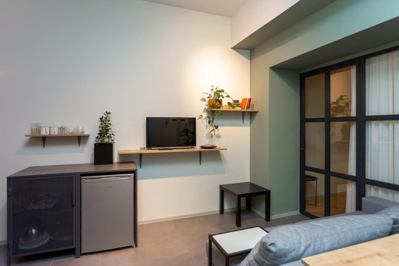 Historic Modern 1BR Apartment In The Centre