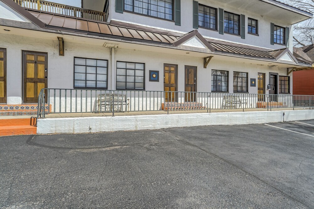 Quest Rest Unit 2 - last minute hotel in Colorado Springs
