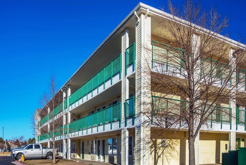 HomeTowne Studios By Red Roof Colorado Springs Airport - photo 20