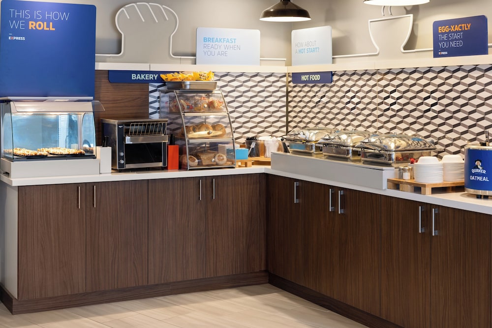 Holiday Inn Express Hotel & Suites Brattleboro by IHG - photo 52
