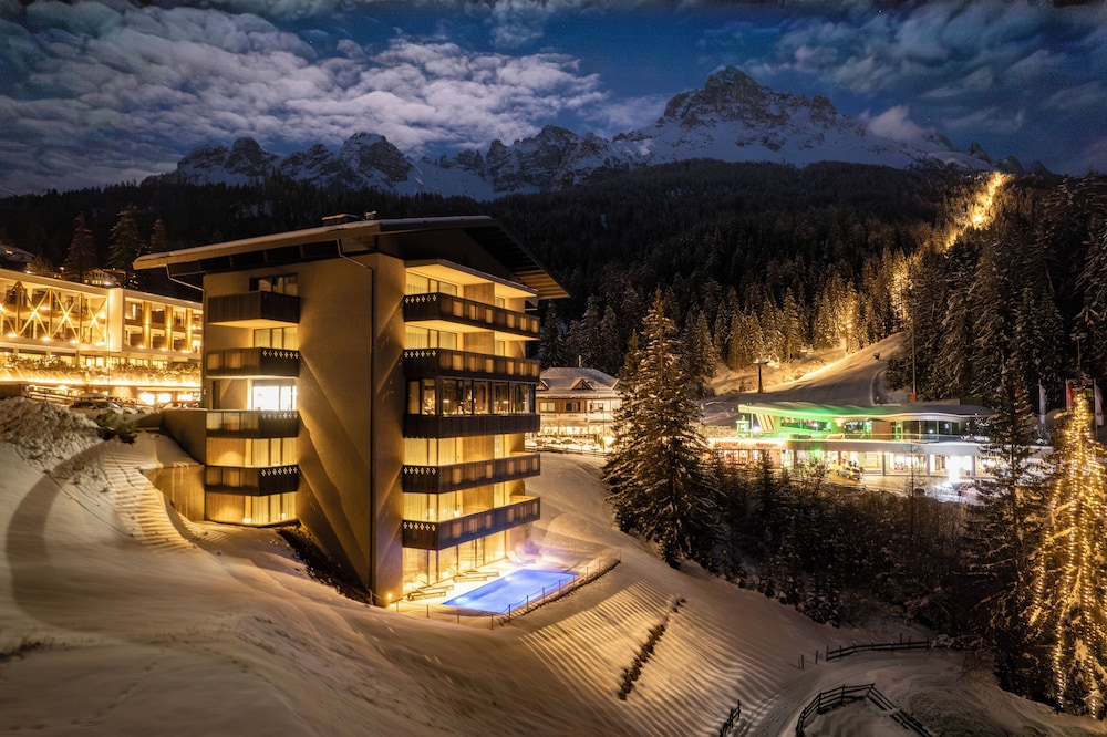 Alma Alpina Lodge — 5-Star Luxury Hotel in Nova Ponente, Italy