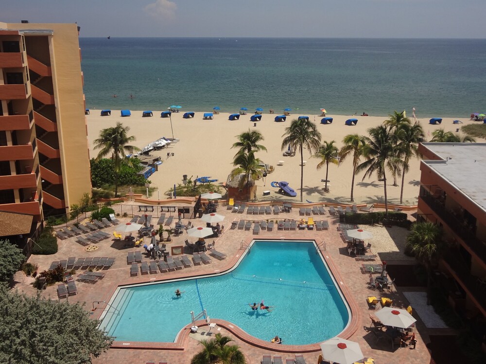 Lighthouse Cove Resort - carbon neutral hotel in Pompano Beach