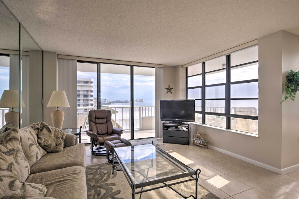 Beachfront Marco Island Resort Condo with Pool - photo 4