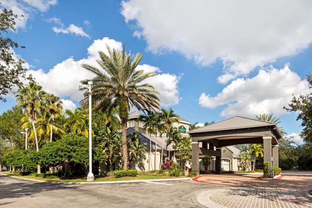 La Quinta Inn & Suites by Wyndham Ft. Lauderdale Plantation - featured photo