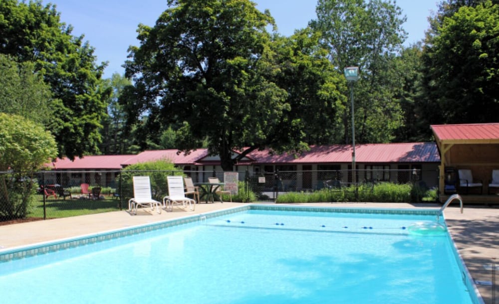 Luzerne Court Motel - photo 17