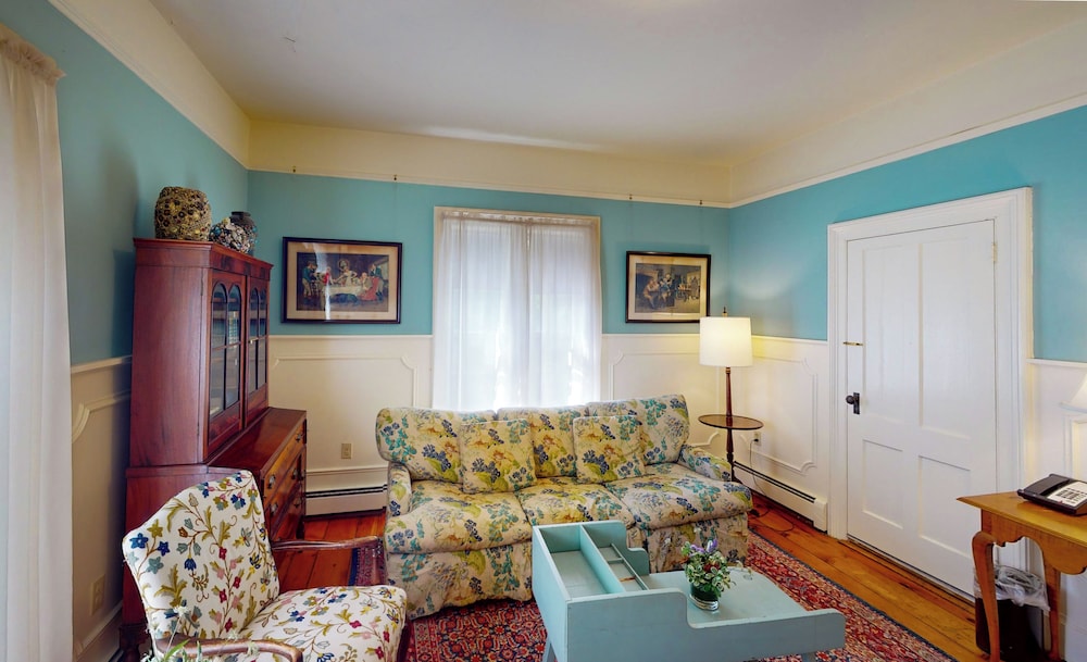The Red Lion Inn - photo 57