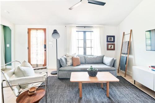 The Cape Guesthouse — 4-Star Luxury Hotel in Fredericksburg, United States