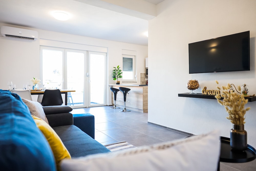 1oak Rentals — 4-Star Luxury Hotel in Vir, Croatia