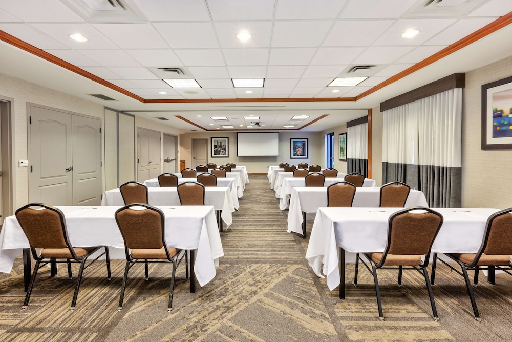 Hilton Garden Inn Minneapolis Maple Grove - photo 33