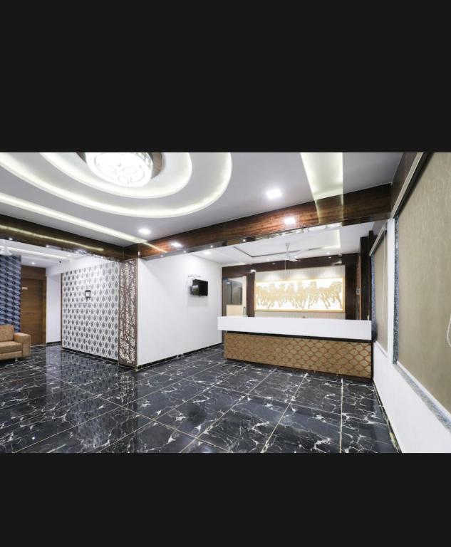 Itsy By Treebo The Midway Sky in Gandhinagar, India