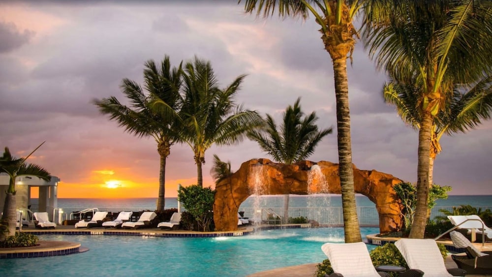 Luxury Bayfront Studio with Balcony Amazing Pool - photo 6
