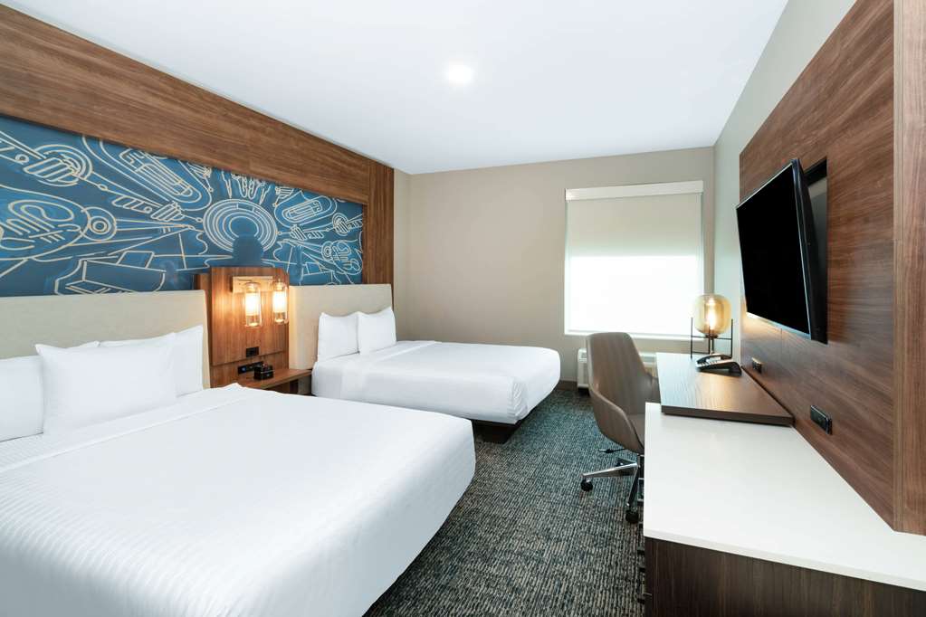 La Quinta Inn & Suites by Wyndham Nashville Downtown Stadium - photo 19