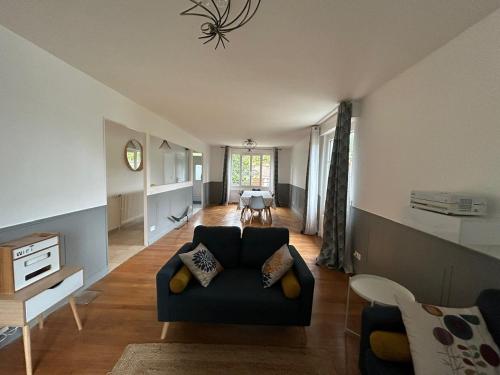 La Grande Caravelle 140 m carré sur jardin in Montrichard, France