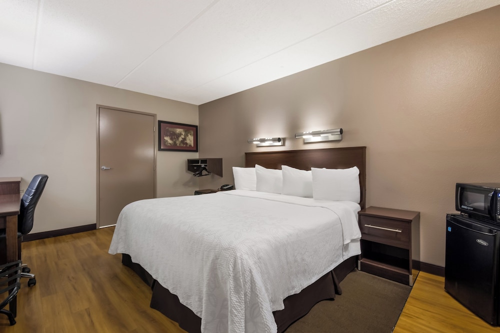 Red Roof Inn PLUS Nashville Airport - photo 9
