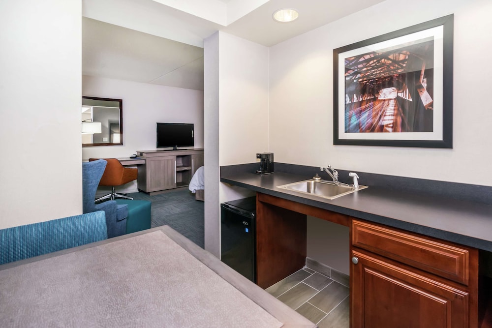 Hampton Inn Clifton Park - photo 17