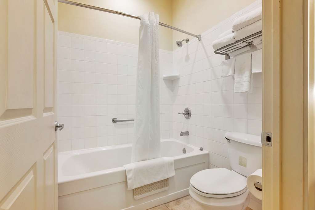 Best Western Plus Swiss Chalet Hotel & Suites - photo 21
