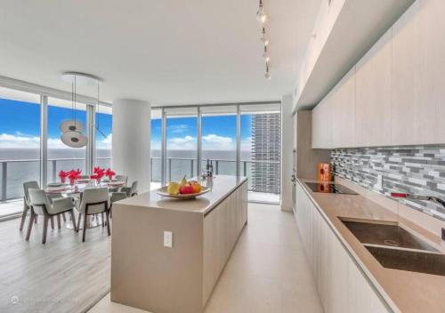 Beautiful Ocean Front 3 Bed 3 Bath @ Hyde Resort - photo 36